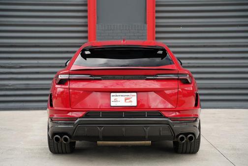 2023 Lamborghini Urus Performante