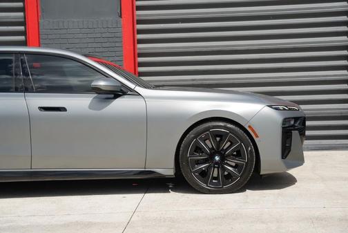 Metallic 2023 BMW 760 760i xDrive
