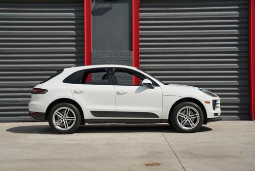 2021 Porsche Macan Base