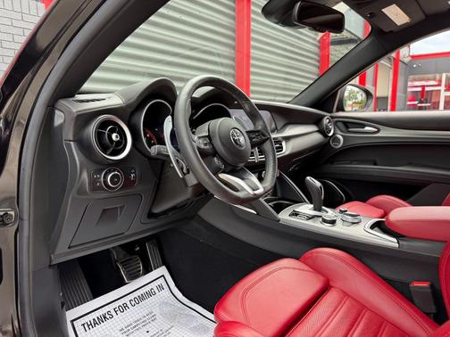 2022 Alfa Romeo Stelvio Veloce