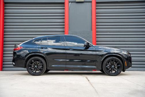 2023 BMW X4 xDrive30i