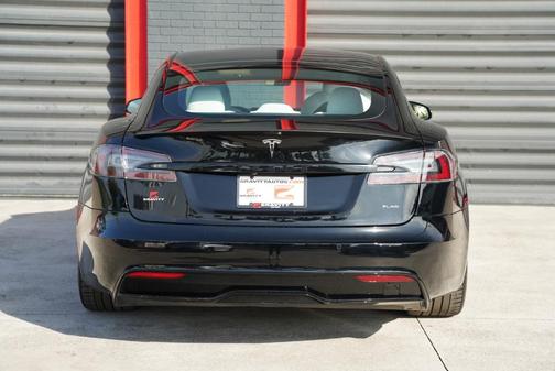 2022 Tesla Model S Plaid