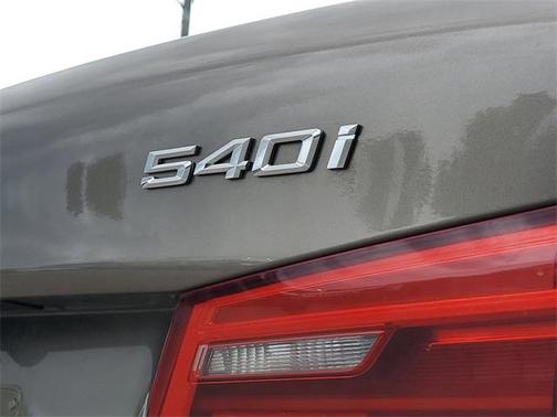 2019 BMW 540 i