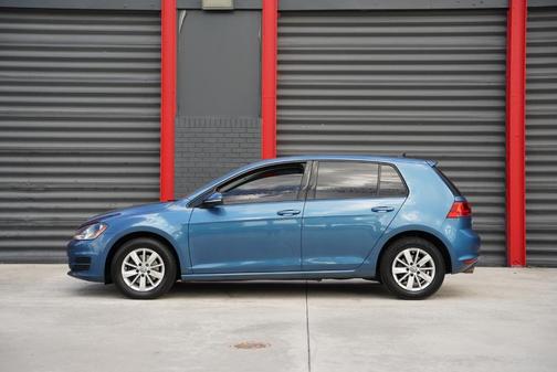 2017 Volkswagen Golf TSI S 4-Door