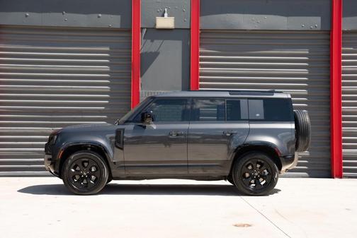 2022 Land Rover Defender 110 X-Dynamic SE