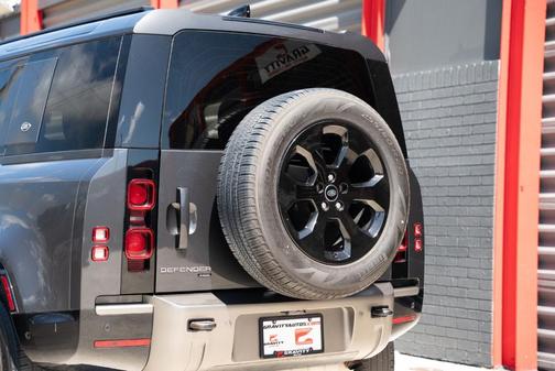 2022 Land Rover Defender 110 X-Dynamic SE