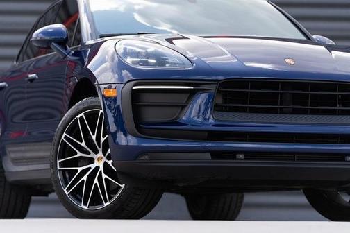 2022 Porsche Macan Base