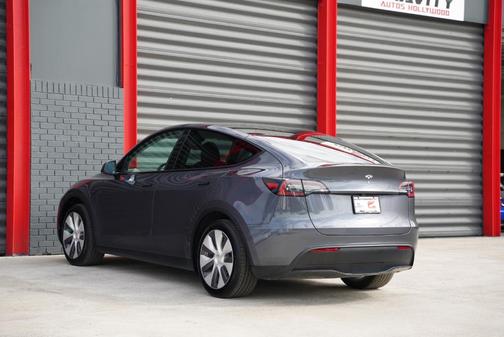 2023 Tesla Model Y Base