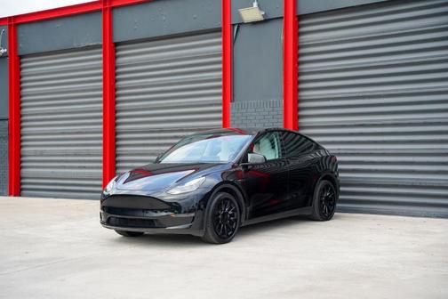 Black 2023 Tesla Model Y Long Range