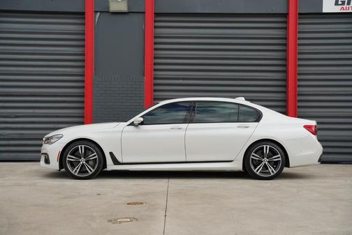 2019 BMW 750 i