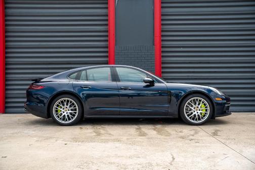 2020 Porsche Panamera 