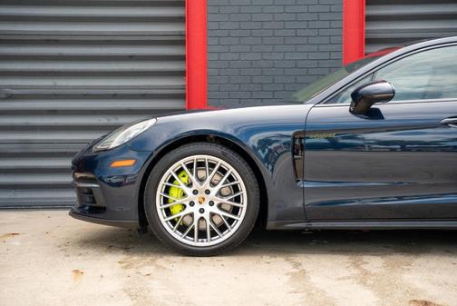 2020 Porsche Panamera 
