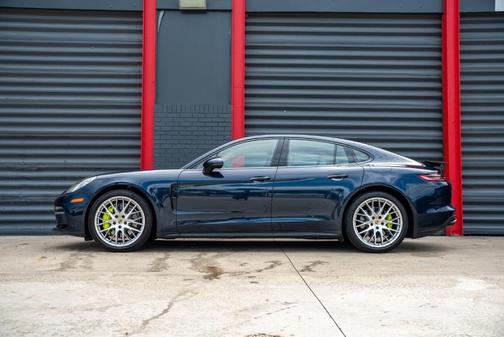 2020 Porsche Panamera 