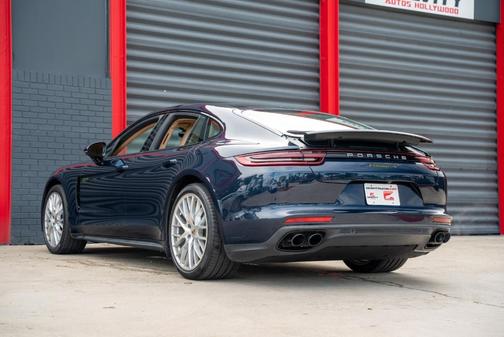 2020 Porsche Panamera 