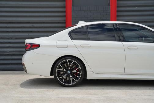Alpine White 2021 BMW 540 i