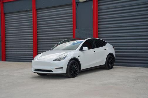 White 2023 Tesla Model Y Long Range