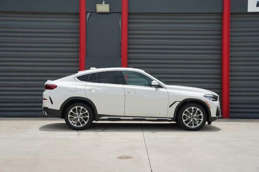 Mineral White Metallic 2021 BMW X6 xDrive40i