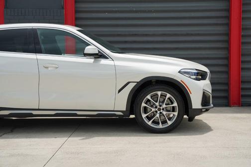 Mineral White Metallic 2021 BMW X6 xDrive40i
