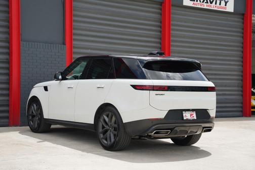 Fuji White 2024 Land Rover Range Rover Sport SE