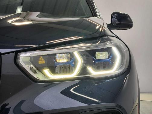 Carbon Black Metallic 2023 BMW X5 M50i