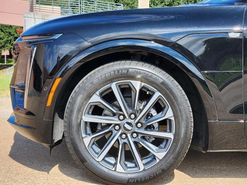 2024 Cadillac LYRIQ Sport