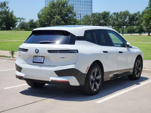 2025 BMW iX xDrive50