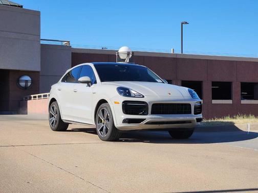 2023 Porsche Cayenne Platinum Edition