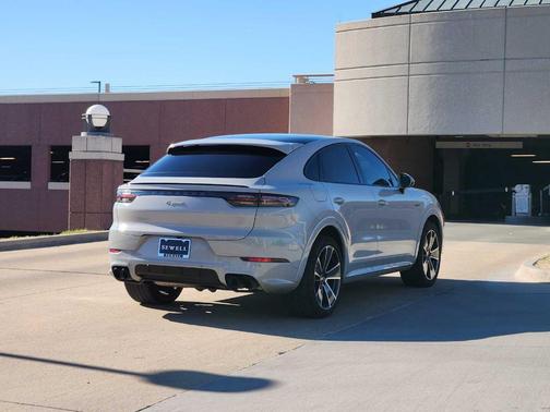 2023 Porsche Cayenne Platinum Edition