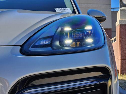 2023 Porsche Cayenne Platinum Edition