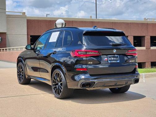 2022 BMW X5 M50i