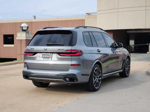 2023 BMW X7 xDrive40i