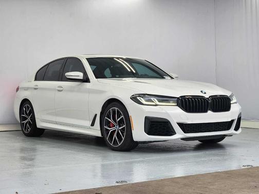 Alpine White 2023 BMW 540 i