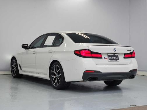 Alpine White 2023 BMW 540 i