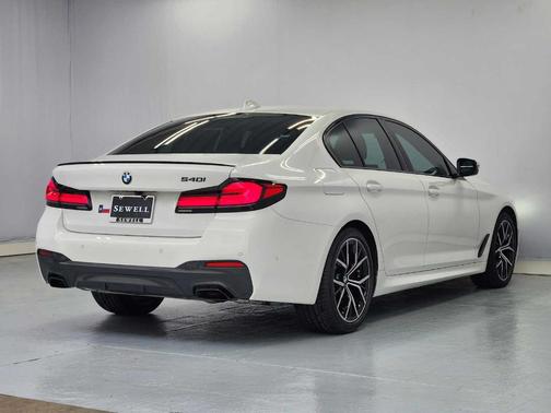 Alpine White 2023 BMW 540 i