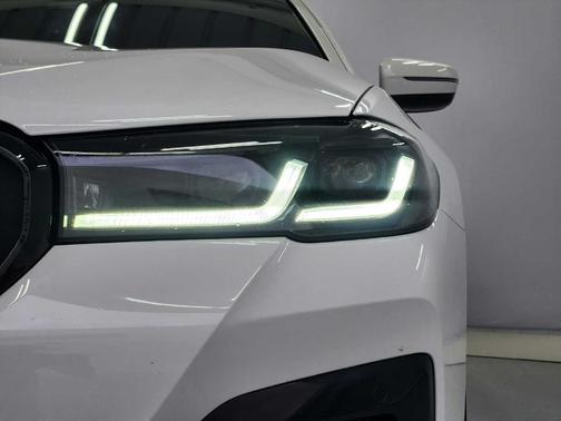 Alpine White 2023 BMW 540 i