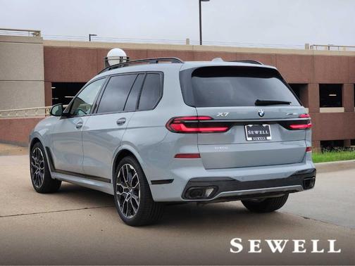 Gray Metallic 2027 BMW X7 xDrive40i