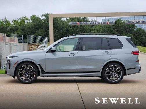 Gray Metallic 2027 BMW X7 xDrive40i