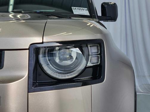 2023 Land Rover Defender 110 X-Dynamic SE