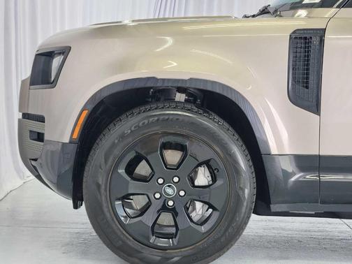 2023 Land Rover Defender 110 X-Dynamic SE