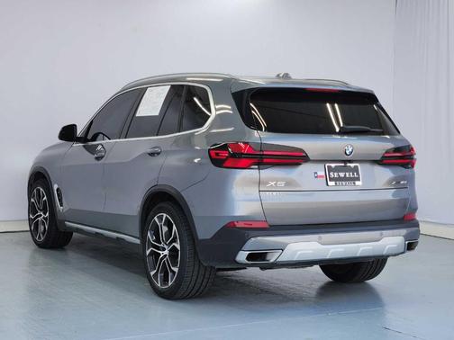 Gray Metallic 2024 BMW X5 xDrive40i