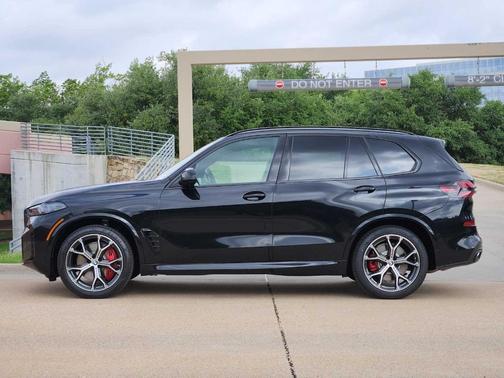 Black Sapphire Metallic 2026 BMW X5 M60i