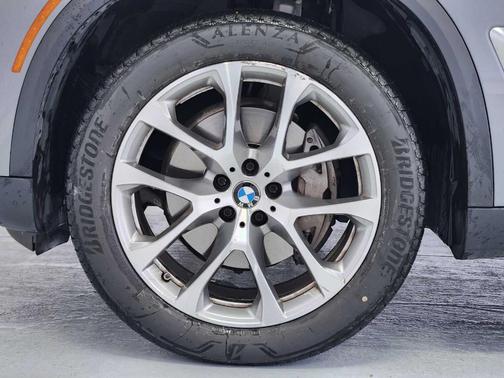 Gray Metallic 2024 BMW X5 sDrive40i