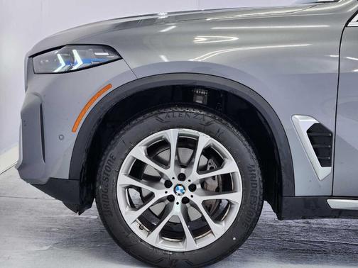 Gray Metallic 2024 BMW X5 sDrive40i