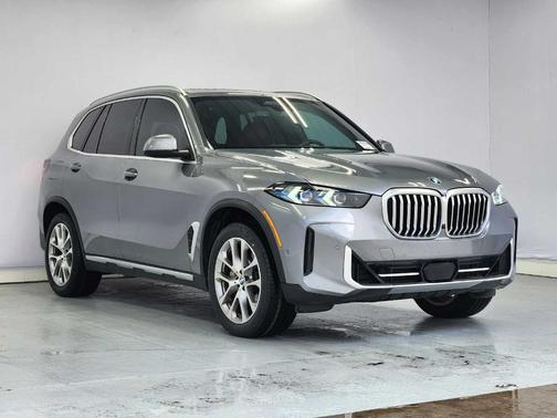 Gray Metallic 2024 BMW X5 sDrive40i