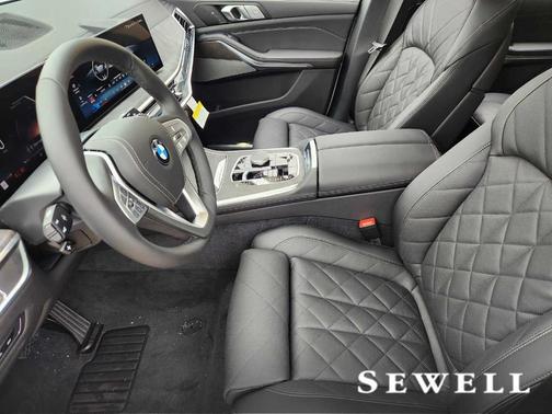 Mineral White Metallic 2027 BMW X7 xDrive40i
