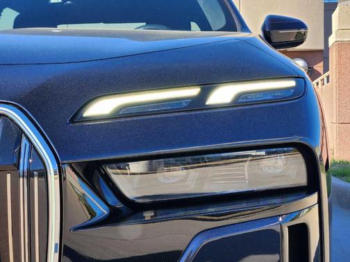 2025 BMW 740 i xDrive