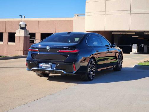 2025 BMW 740 i xDrive