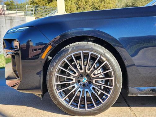 2025 BMW 740 i xDrive