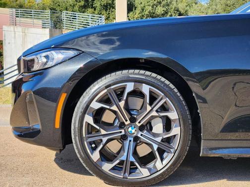 2025 BMW 330 i xDrive