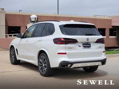 Mineral White Metallic 2026 BMW X5 xDrive40i